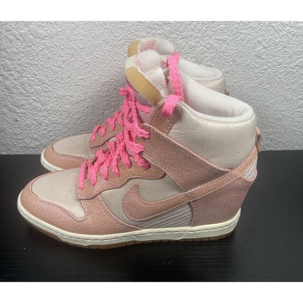 Nike Dunk Sky High Womens Size 7.5 Pink Beige Athletic Outdoor Shoes Sneakers
